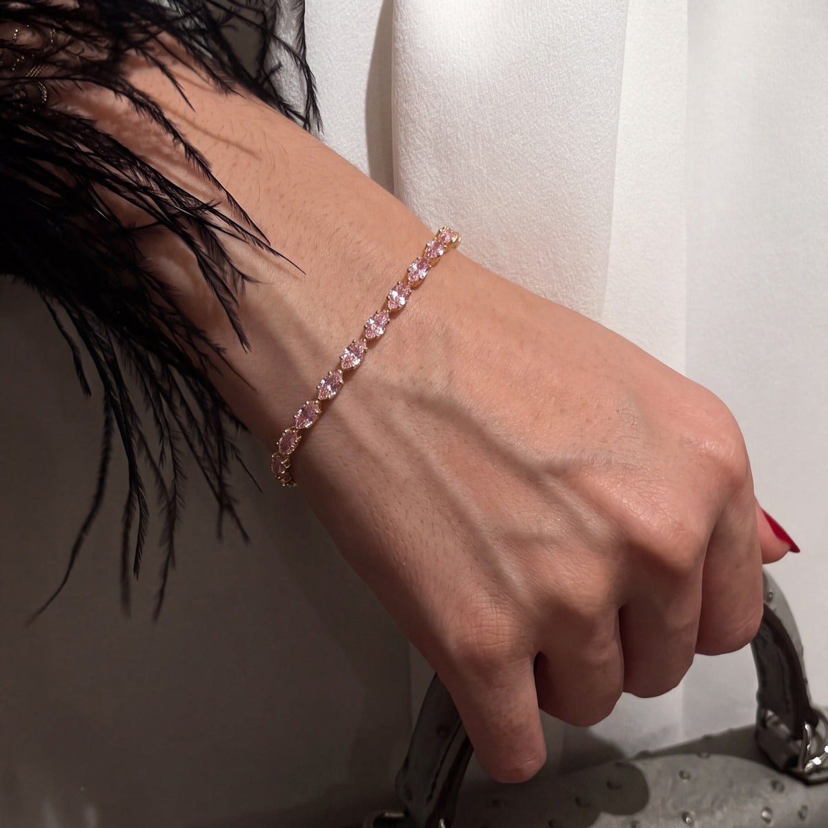 Glamorous Design Gold Plated Crystal Stones Bracelet for Girls/Women