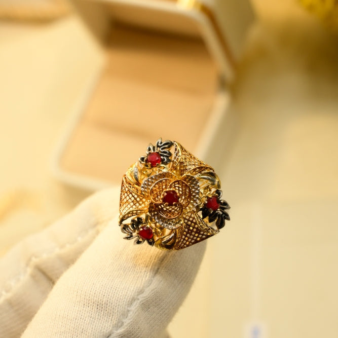 Luminous Unique Design Gold Plated Ring For Girls/women