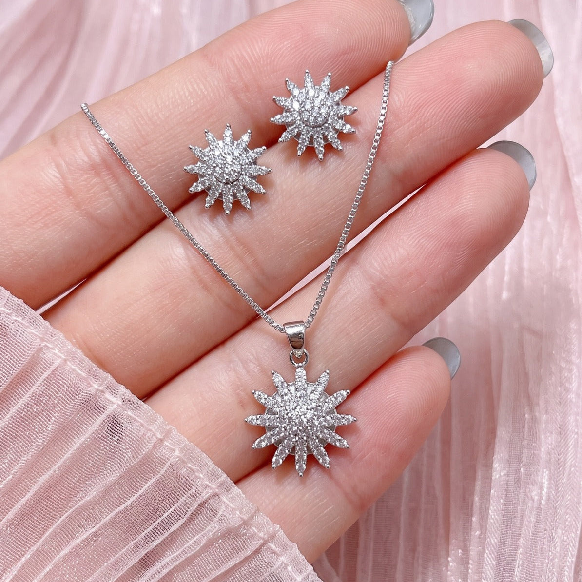 Luxury Design Silver Plated Crystal Stones Necklace Set for Girls/Women