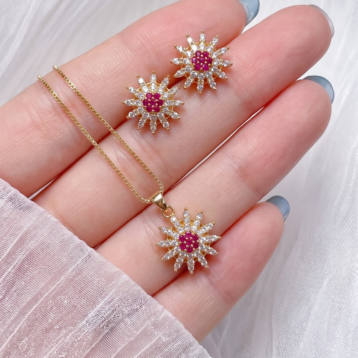 Stylish Design Gold Plated Crystal Stones Necklace Set for Girls/Women