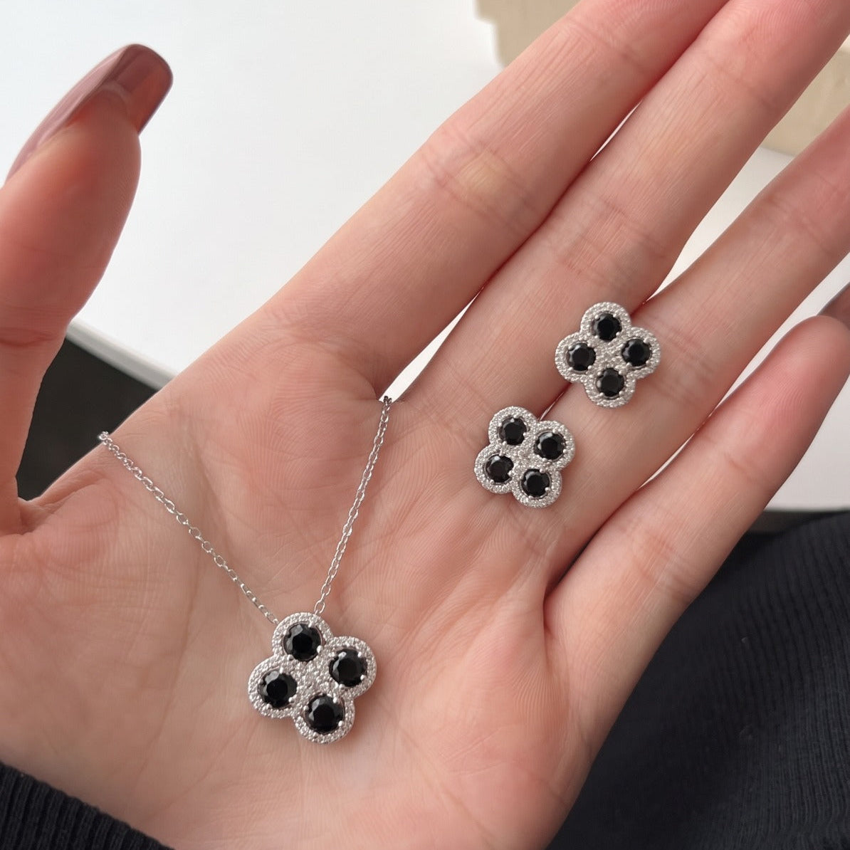 Sparkling Design Silver Plated Crystal Stones Necklace Set for Girls/Women