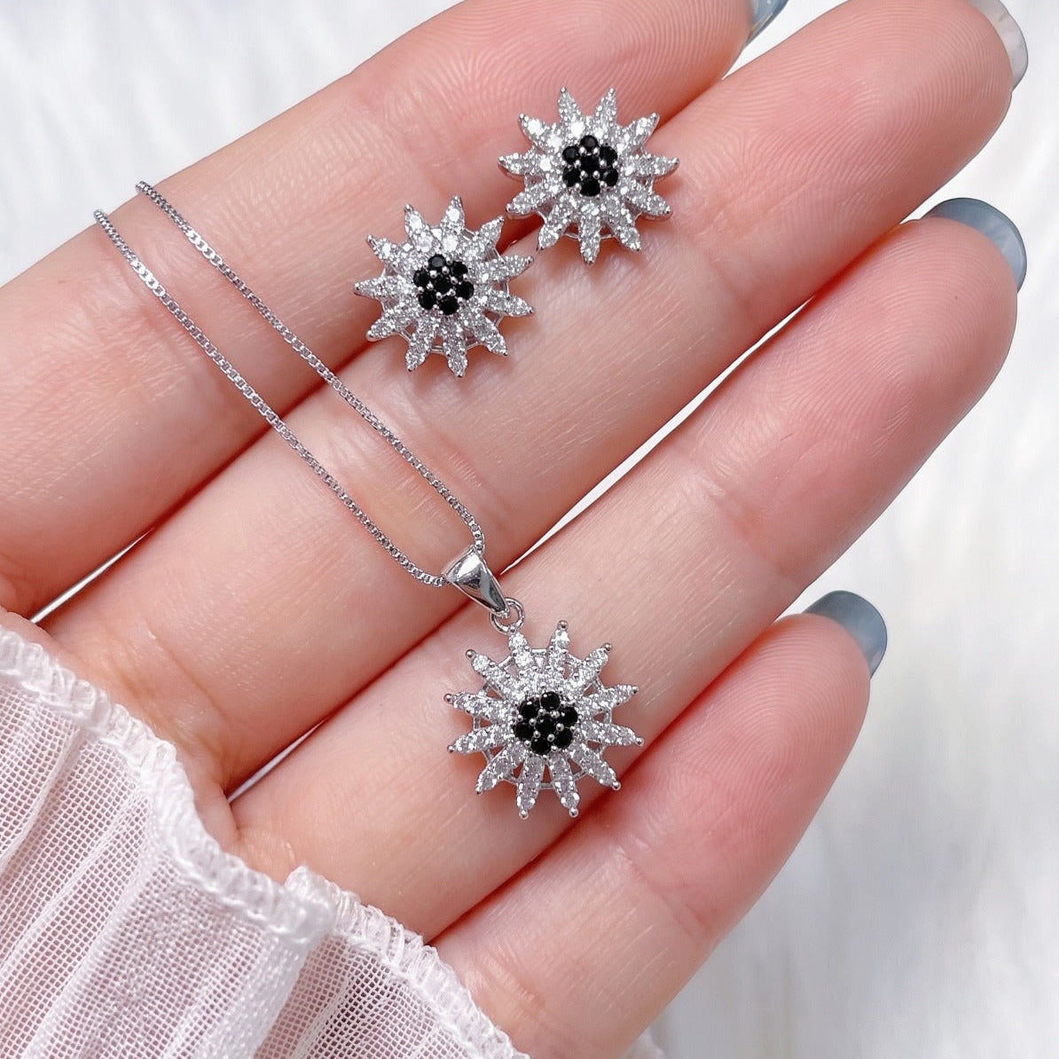 Luxury Design Silver Plated Crystal Stones Necklace Set for Girls/Women
