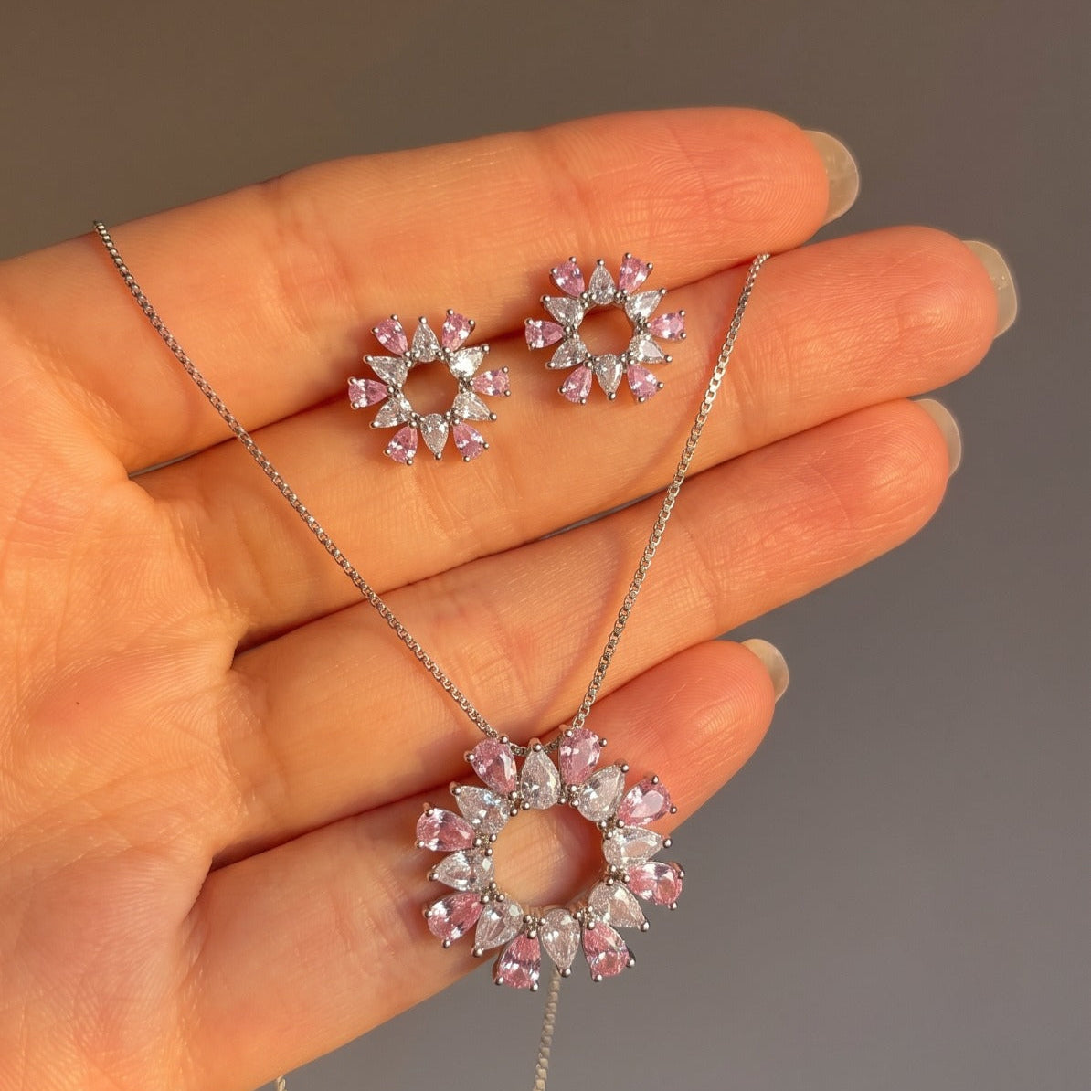 Gorgeous Design Silver Plated Crystal Stones Necklace Set for Girls/Women