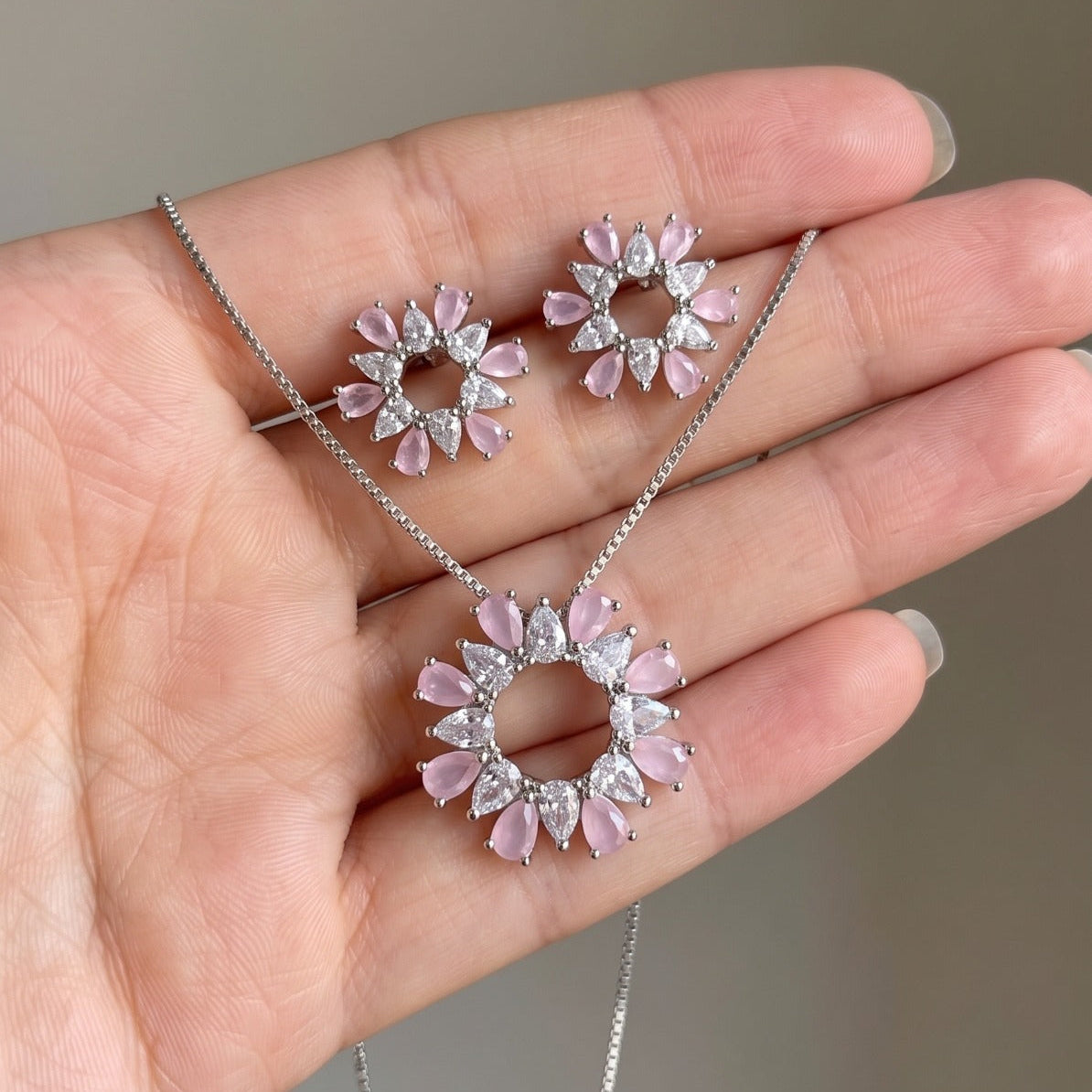 Gorgeous Design Silver Plated Crystal Stones Necklace Set for Girls/Women
