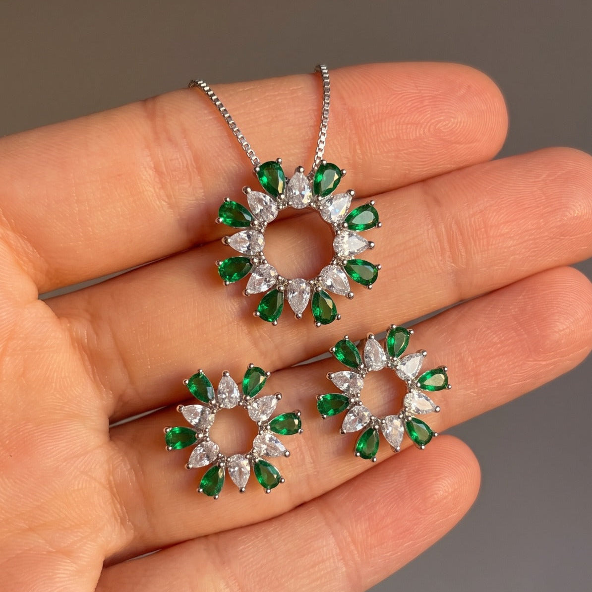 Gorgeous Design Silver Plated Crystal Stones Necklace Set for Girls/Women