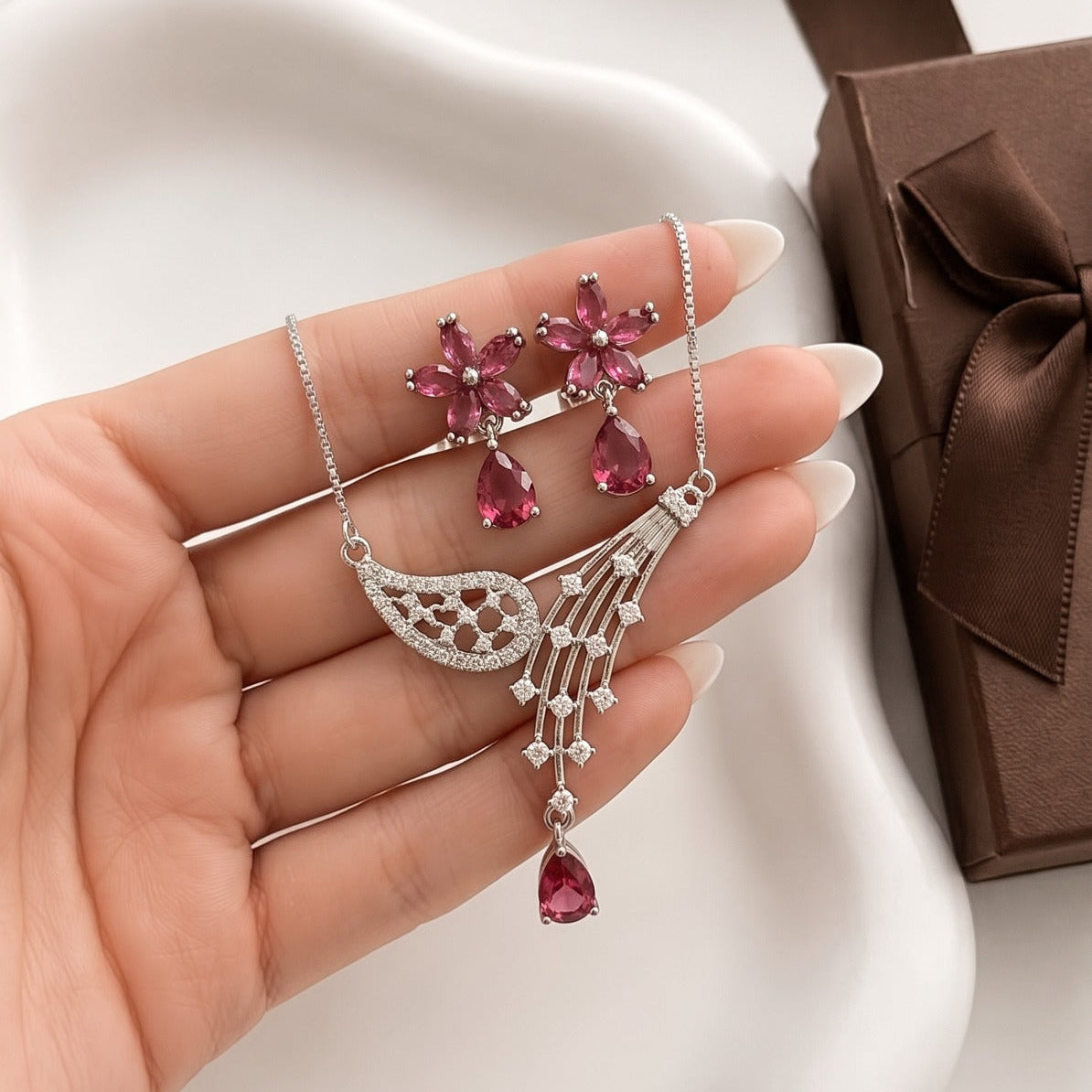 Stylish Design Silver Plated Crystal Stones Necklace Set for Girls/Women