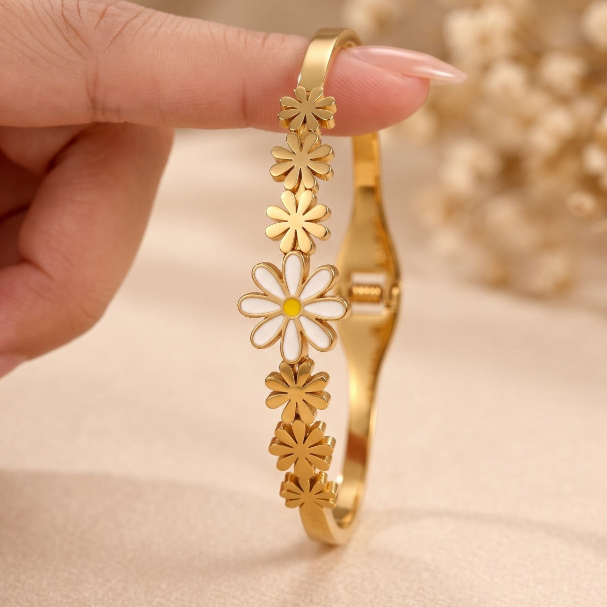 Glamorous Flower Design Gold Plated Bracelet for Girls/Women