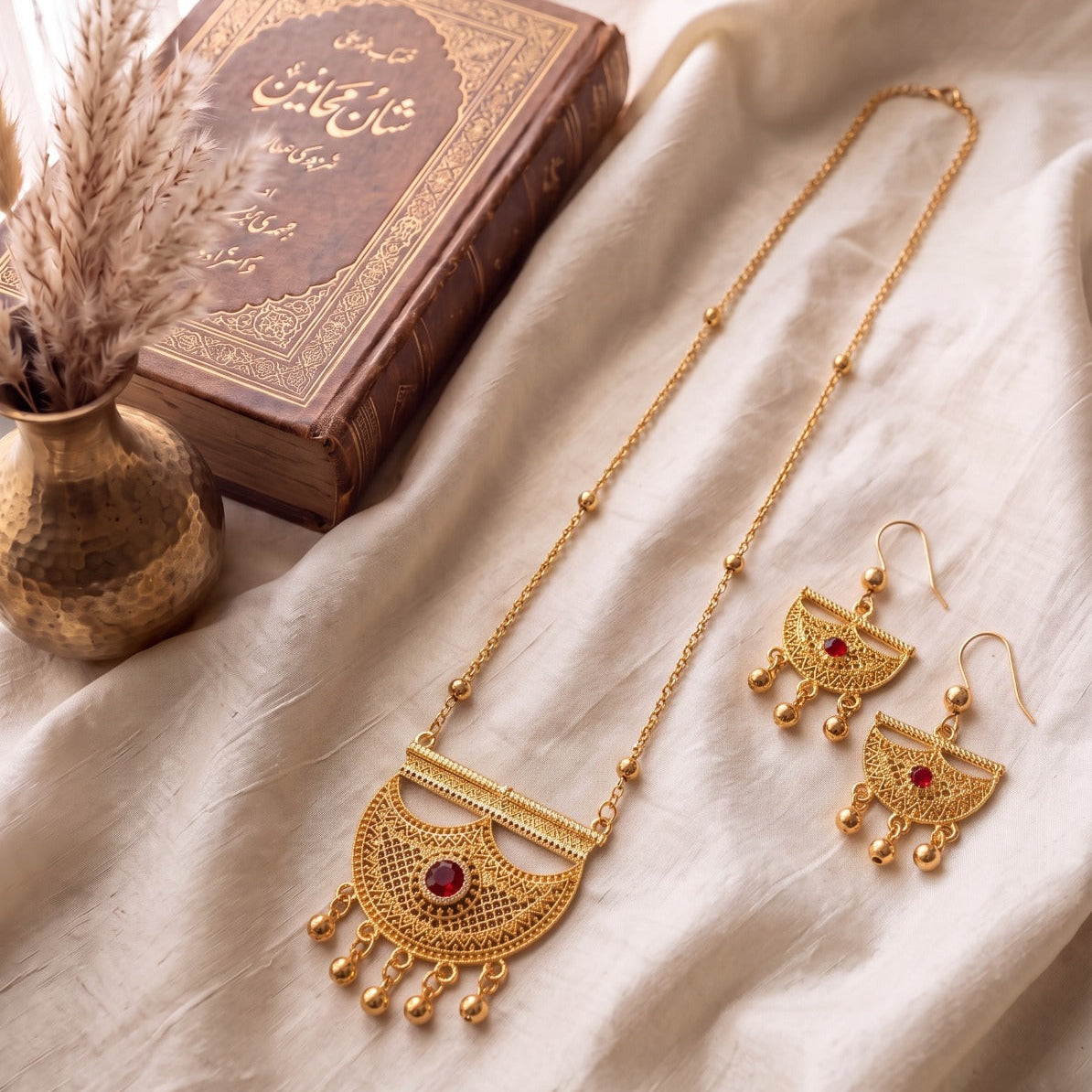 Gorgeous Design Gold Plated Crystal Stones Necklace Set For Girls/women