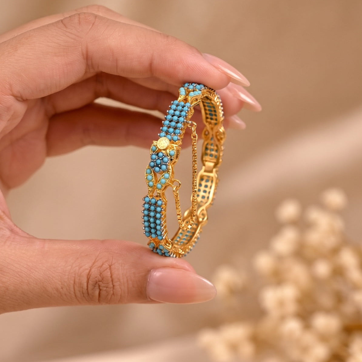 Glamorous Design Gold Plated Crystal Stones Bangle for Girls/Women