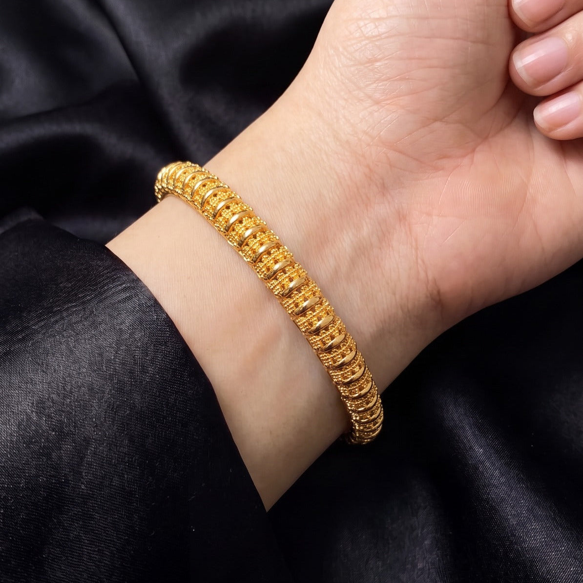 Gorgeous Unique Design Gold Plated Bangle For Girls/women