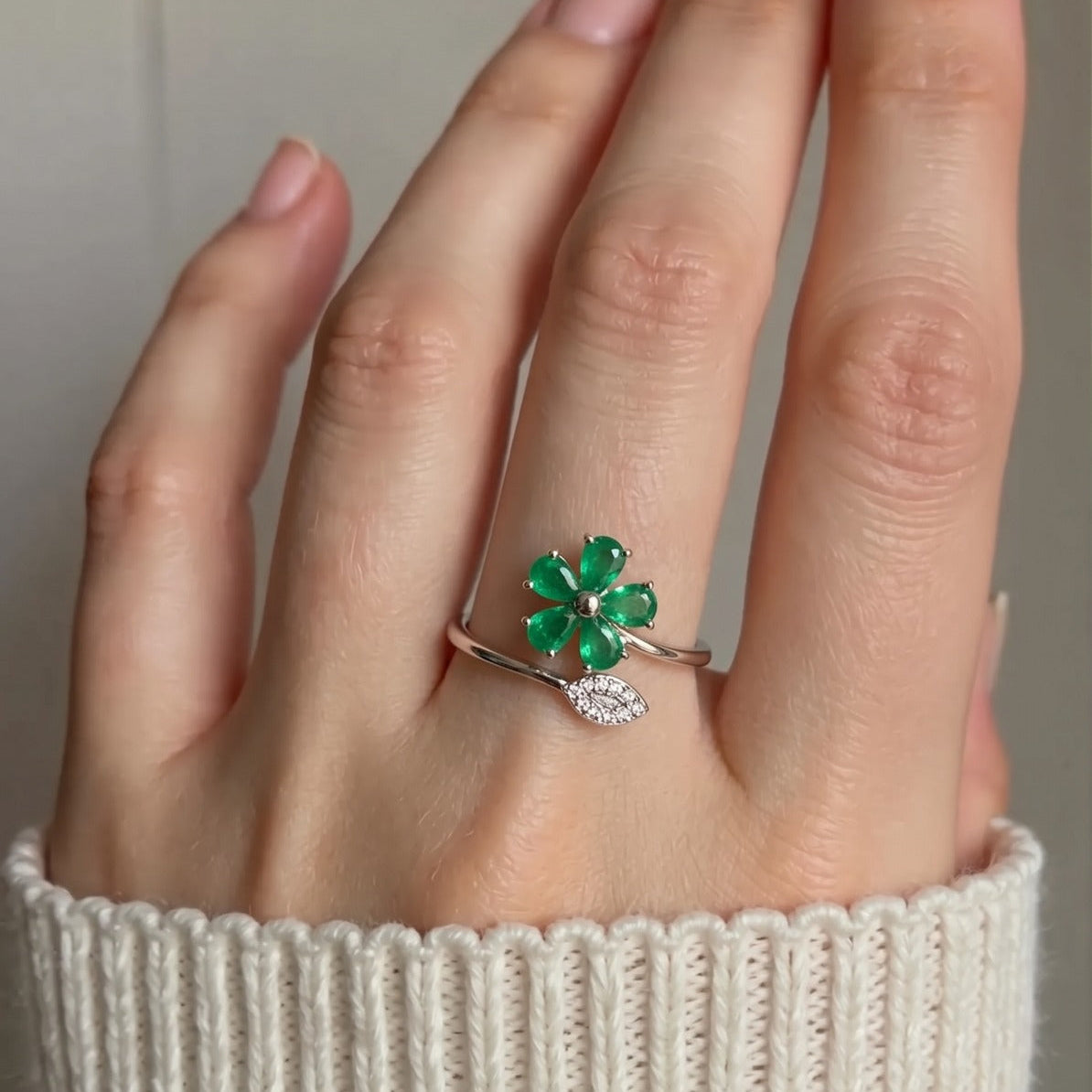 Luxury Design Silver Plated Crystal Stones Ring For Girls/women