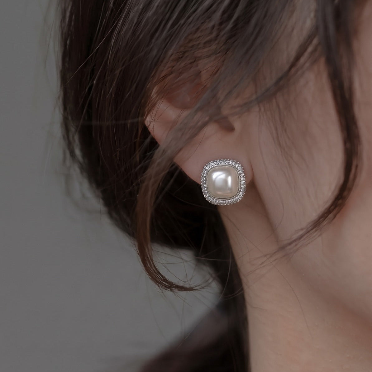 Glamorous Design Silver Plated Crystal Stones Earring For Girls/women