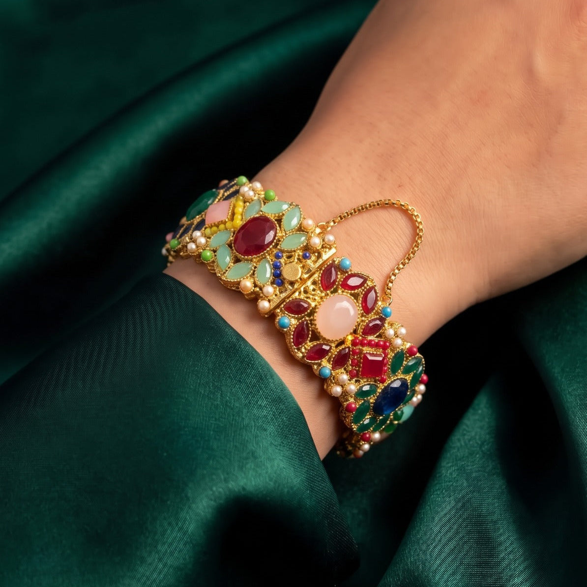 Charming Design Gold Plated Crystal Stones Bangle For Girls/women