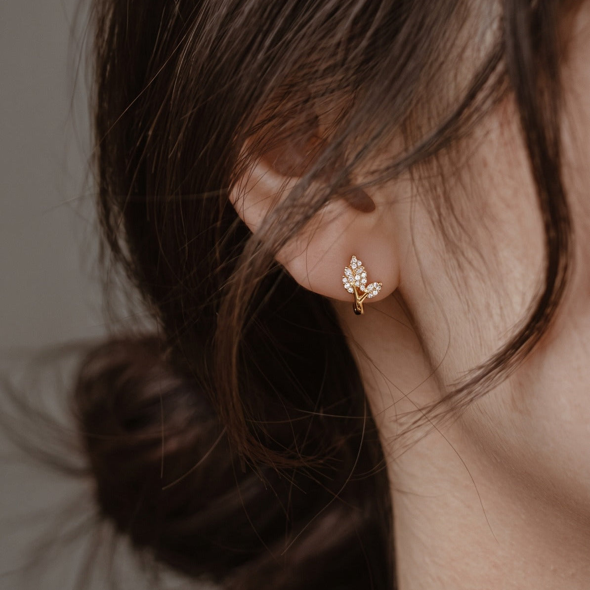 Stylish Design Gold Plated Crystal Stones Earring For Girls/women