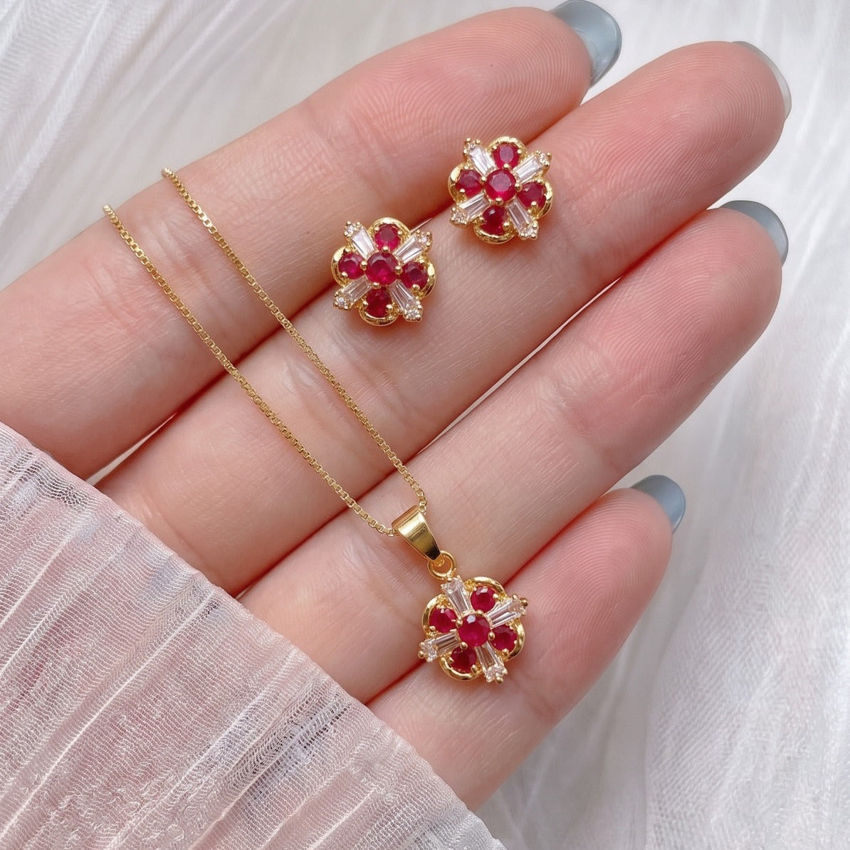 Gorgeous Design Gold Plated Crystal Stones Necklace Set For Girls/women