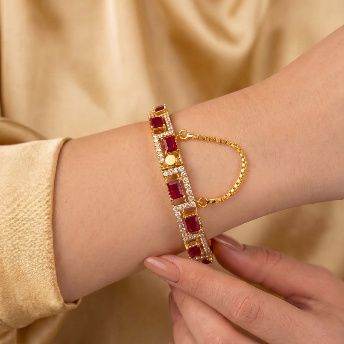 Fancy Design Gold Plated Crystal Stones Bangle For Girls/women