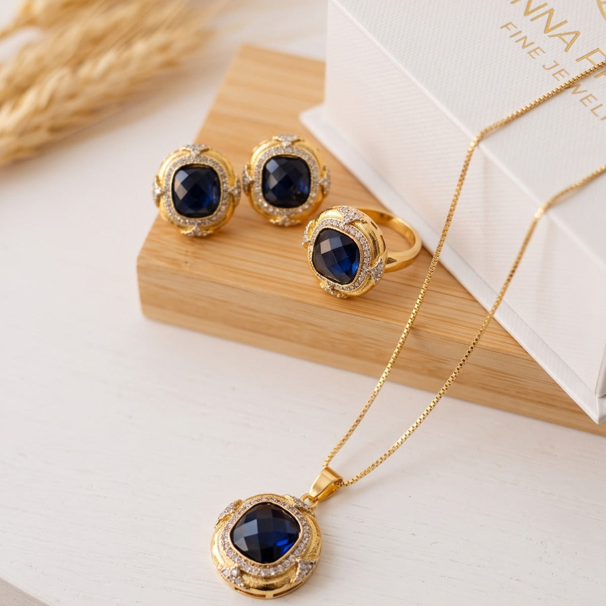 Glamorous Design Gold Plated Crystal Stones Necklace Set For Girls/women