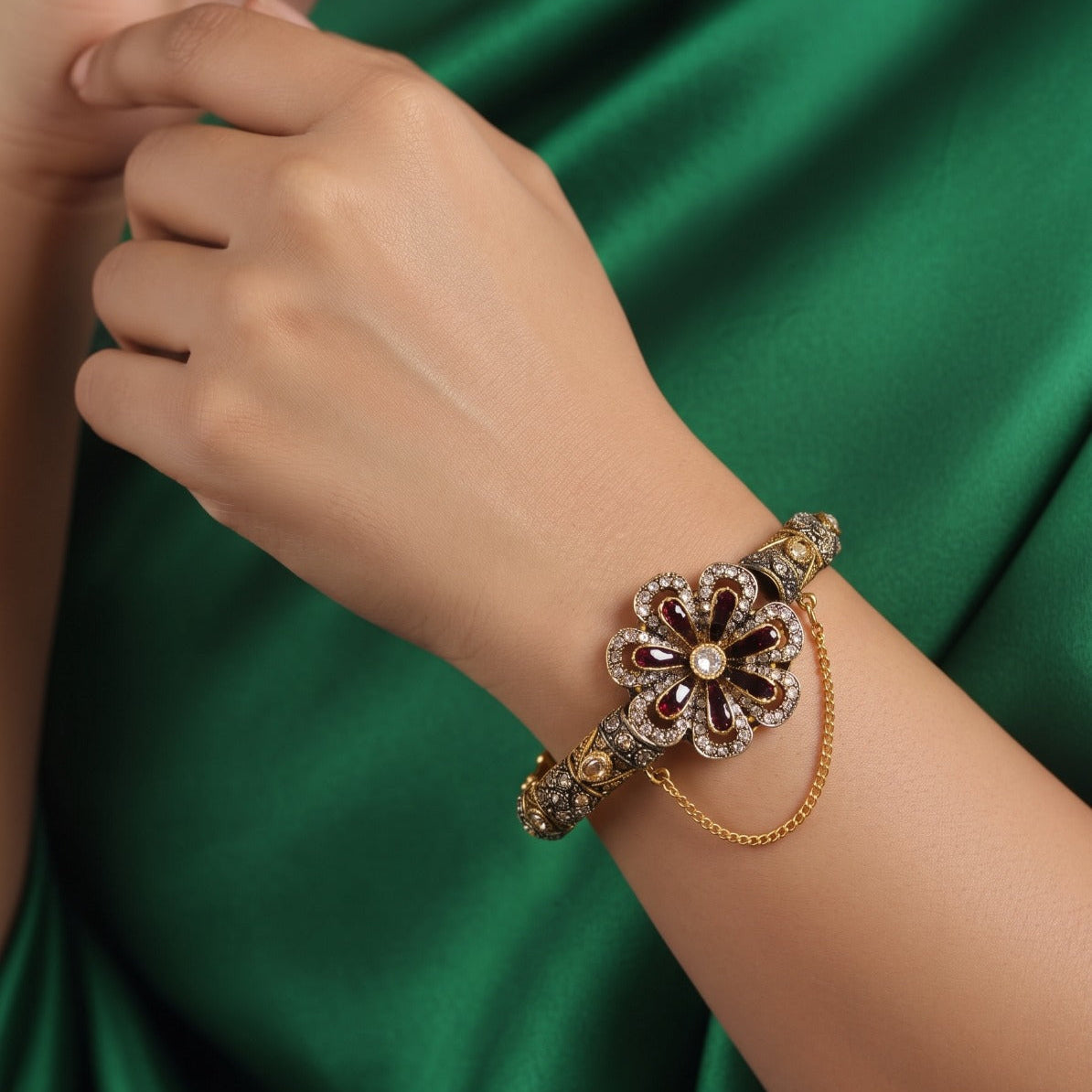 Beautiful Design Gold Plated Crystal Stones Bangle For Girls/women