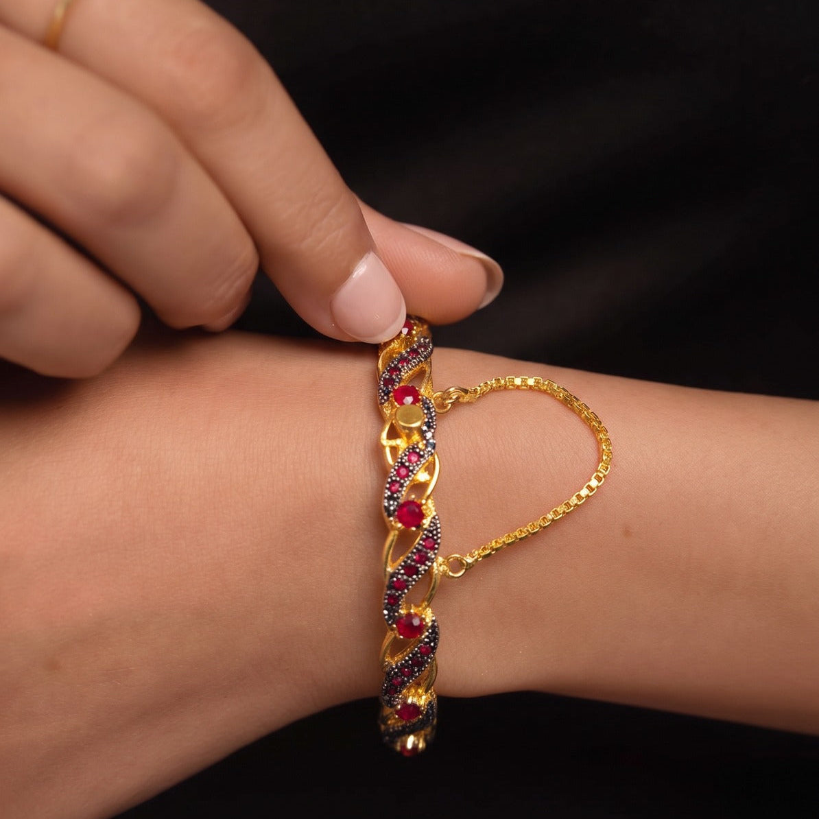 Elegant Design Gold Plated Crystal Stones Bangle For Girls/women
