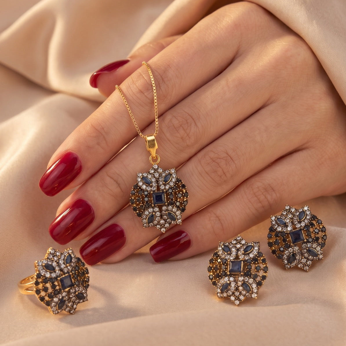 Elegant Design Gold Plated Crystal Stones Necklace Set For Girls/women