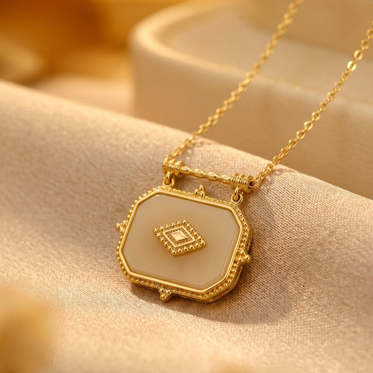 Beautiful Design Gold Plated Crystal Stones Necklace For Girls/women