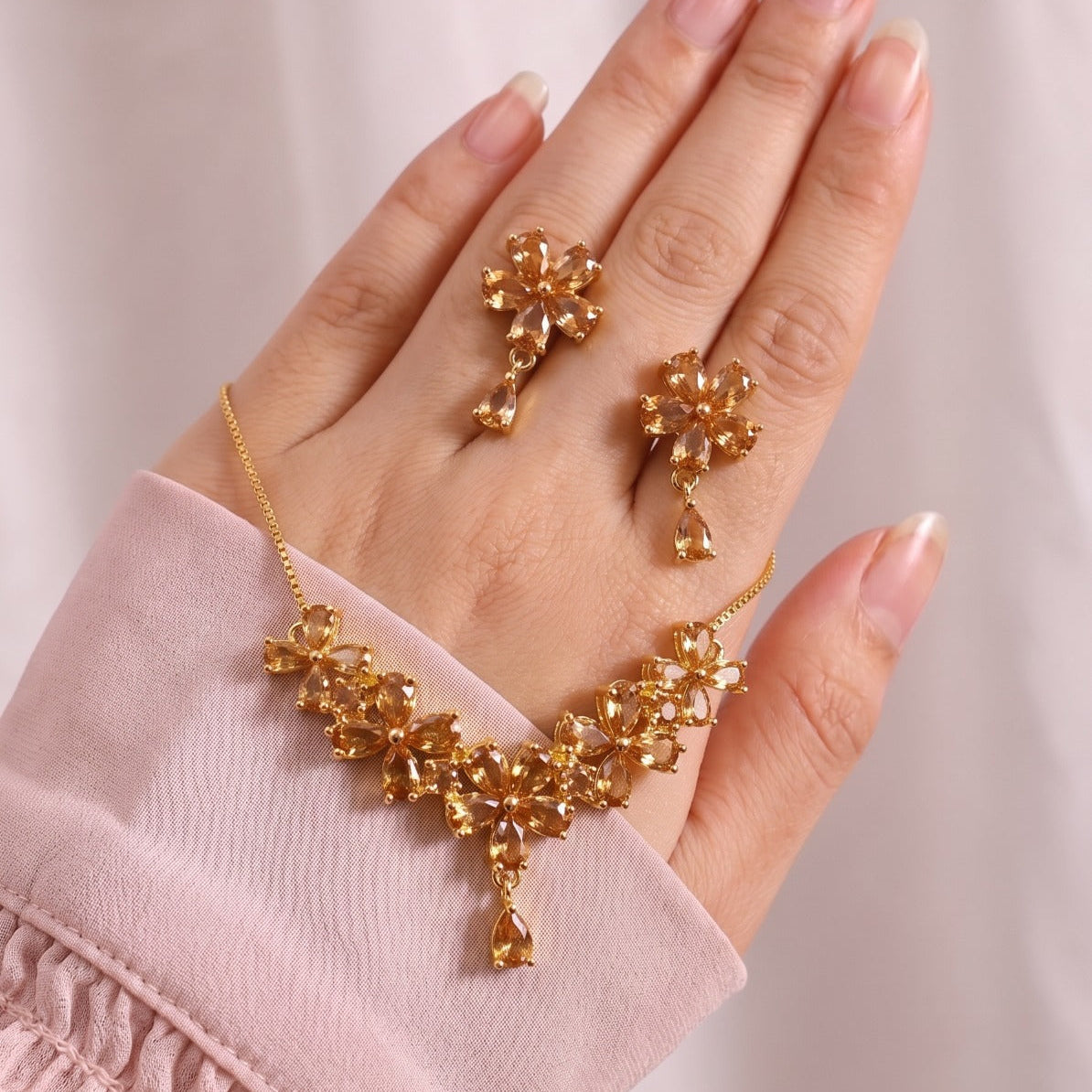Stylish Design Gold Plated Crystal Stones Necklace Set for Girls/Women