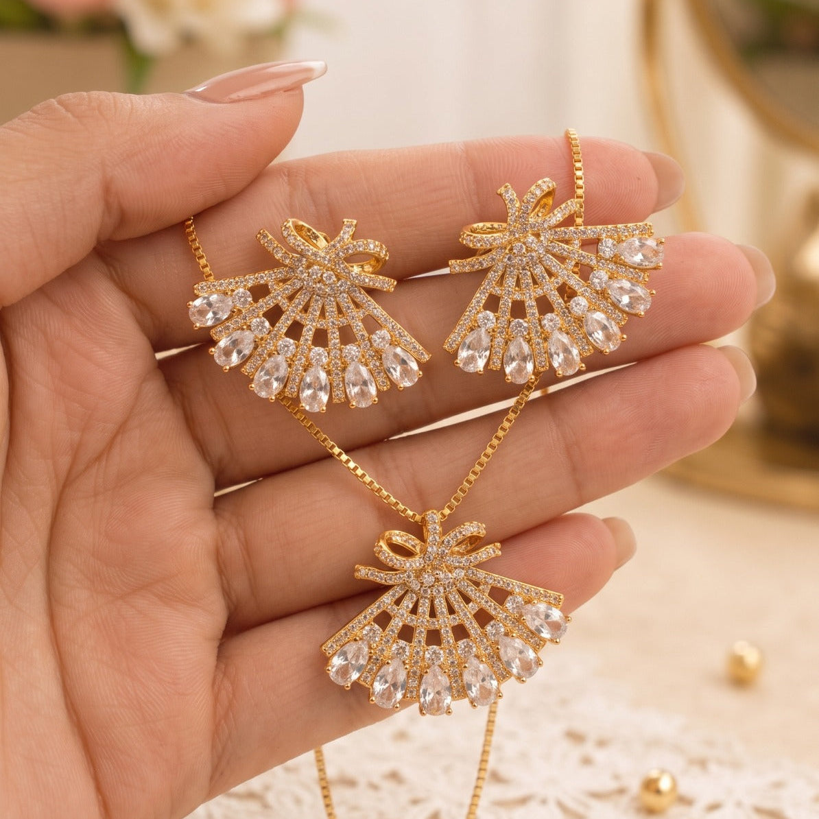 Glamorous Design Gold Plated Crystal Stones Necklace Set for Girls/Women