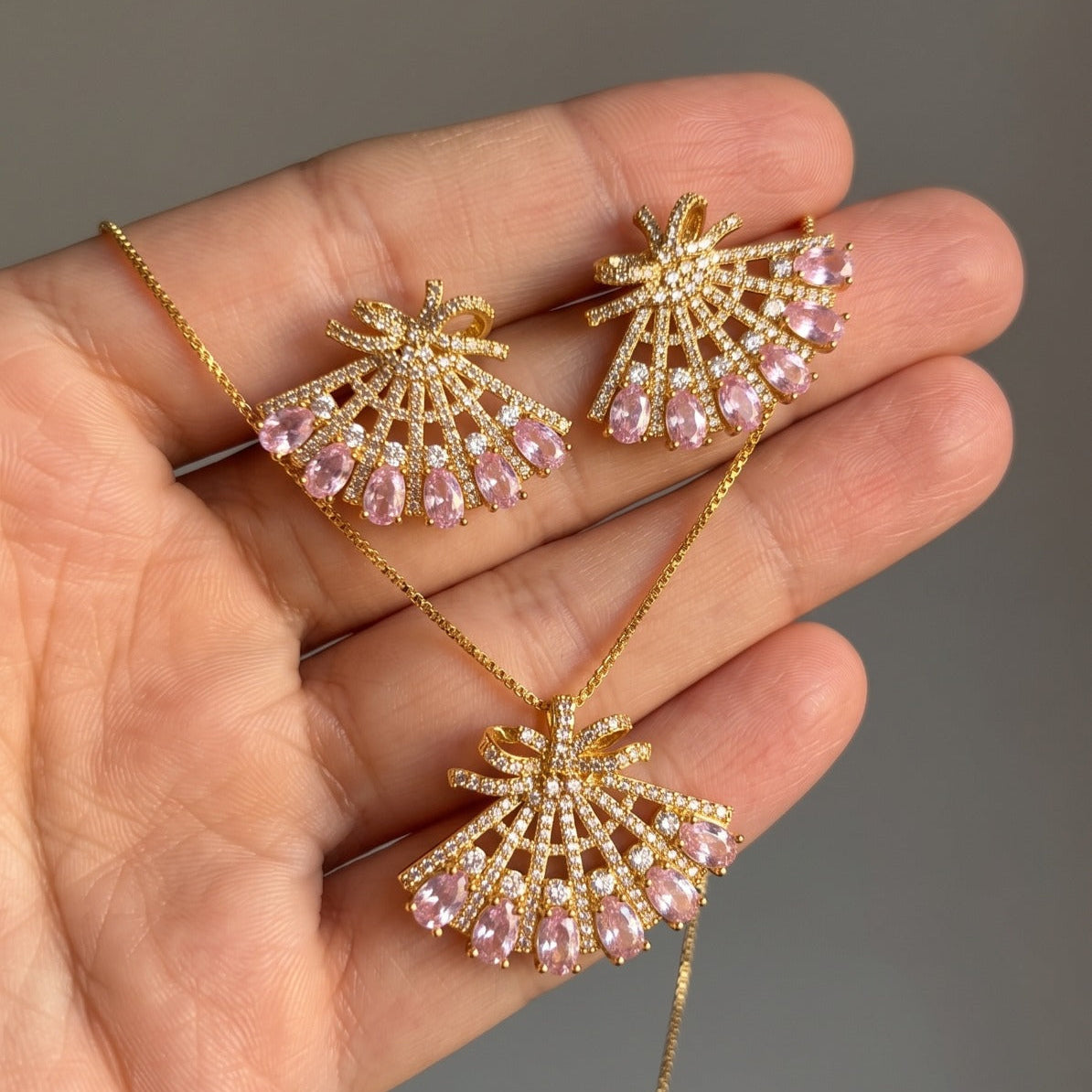 Glamorous Design Gold Plated Crystal Stones Necklace Set for Girls/Women