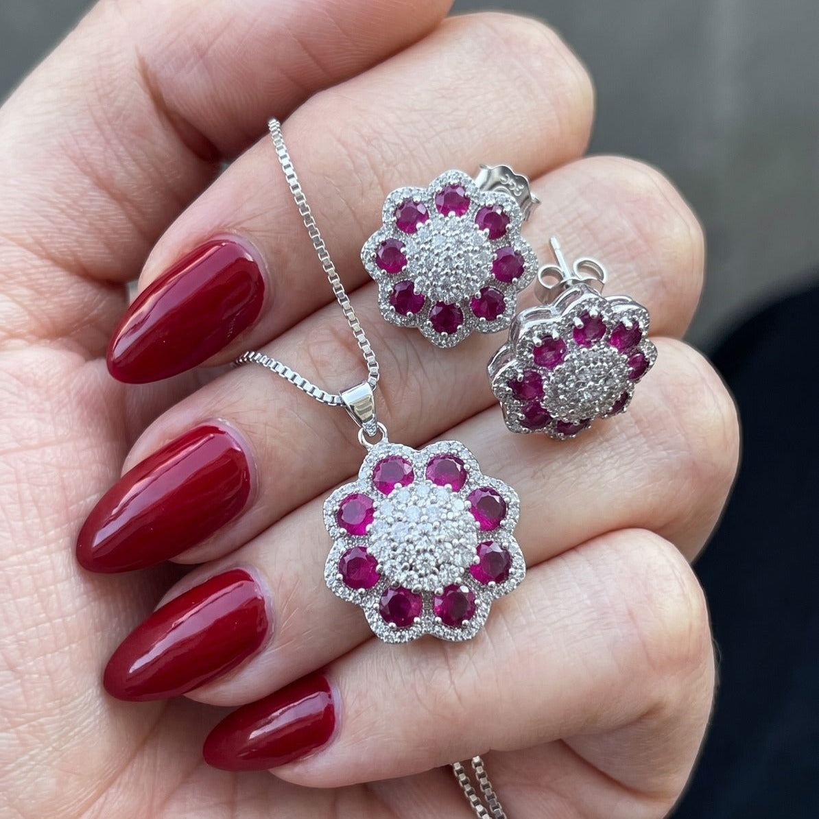 Gorgeous Design Silver Plated Crystal Stones Necklace Set for Girls/Women