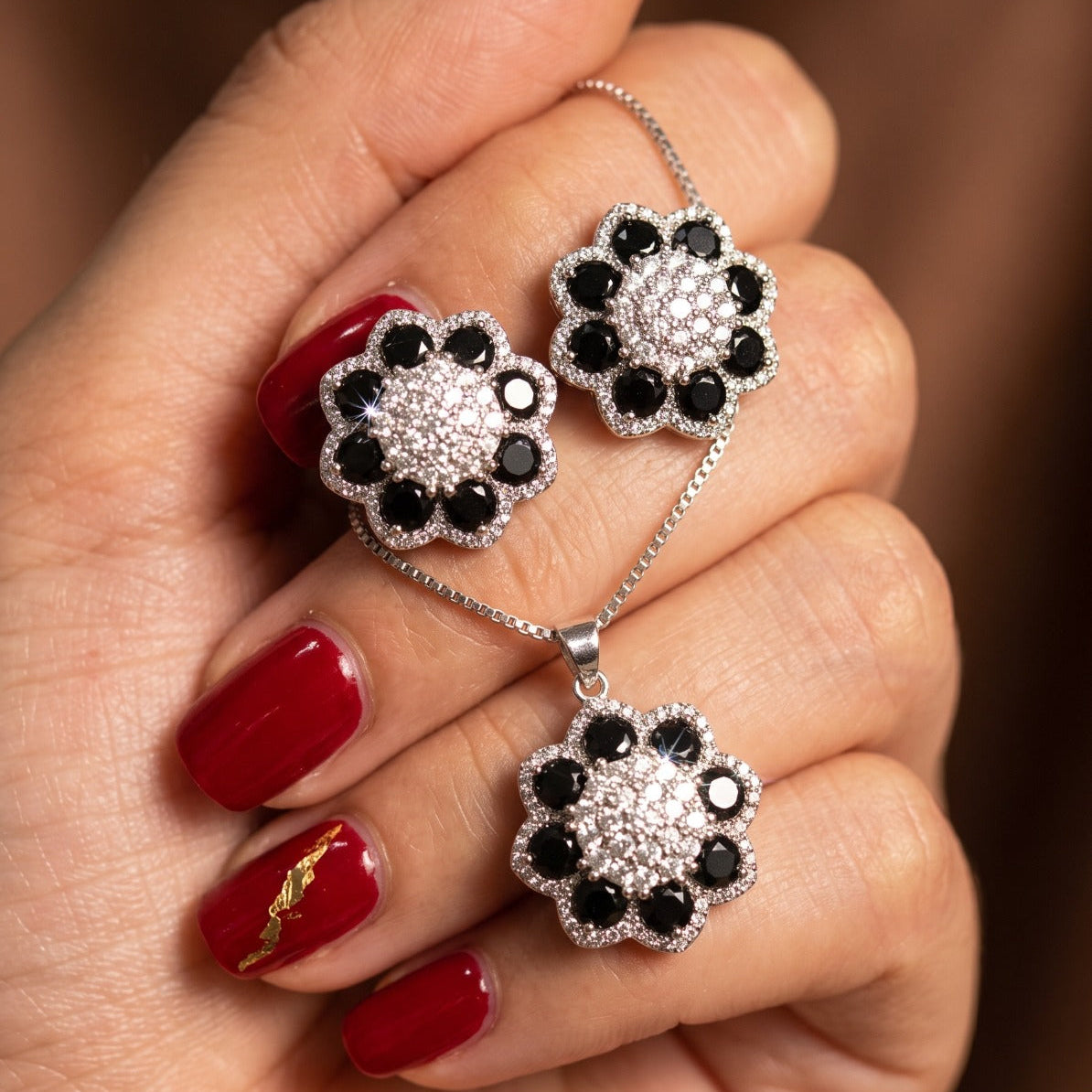 Gorgeous Design Silver Plated Crystal Stones Necklace Set for Girls/Women
