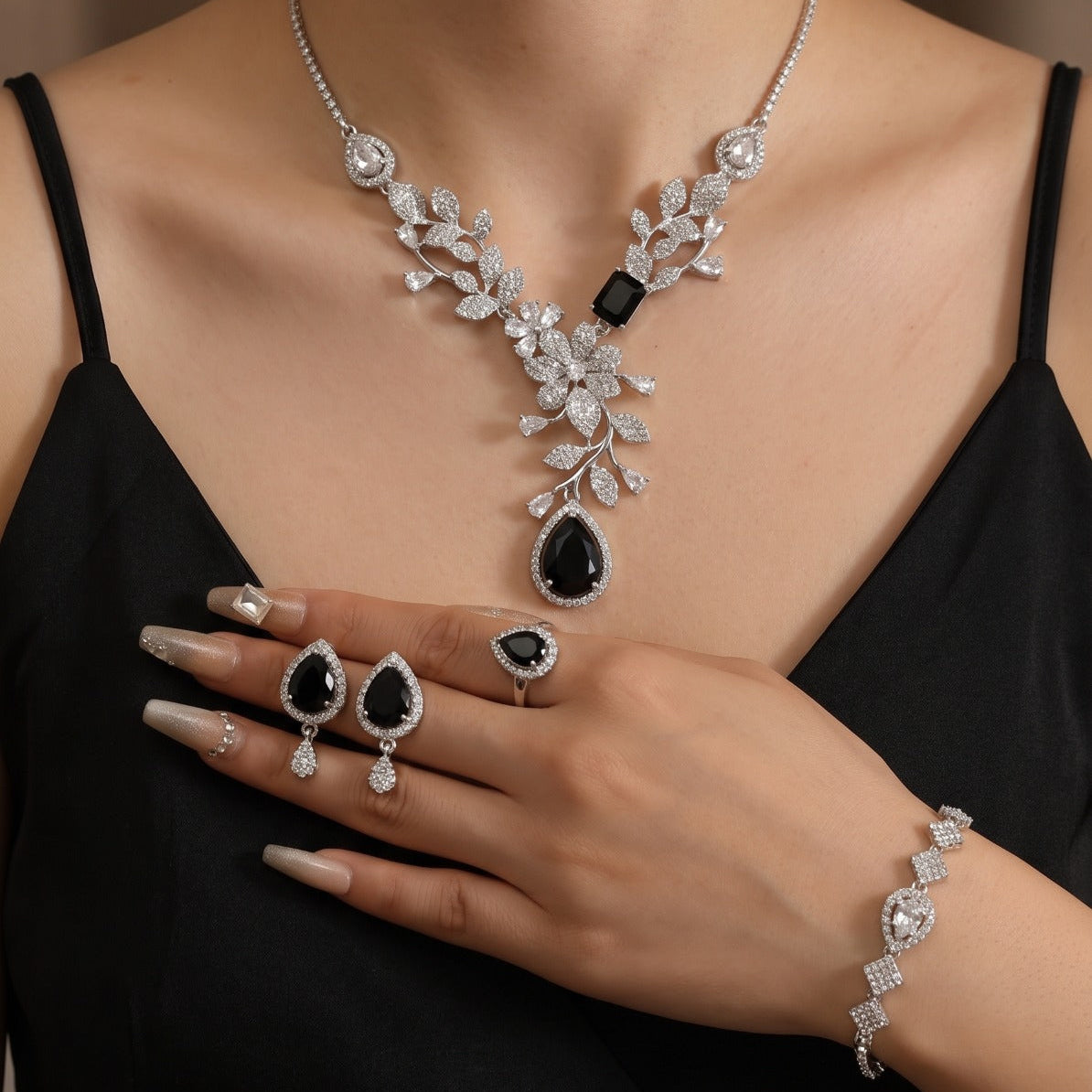 Fancy Design Silver Plated Crystal Stones Necklace Set for Girls/Women