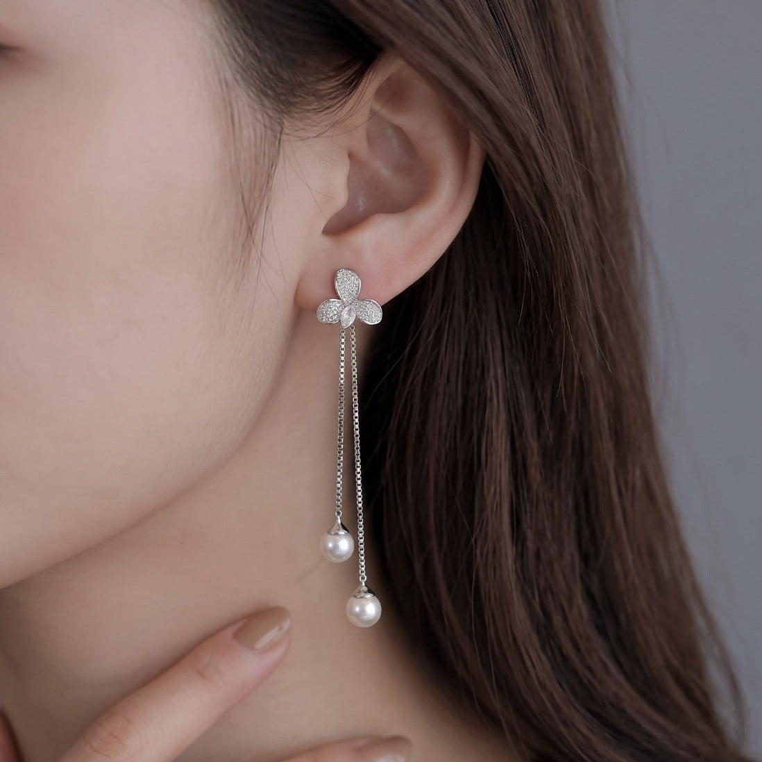 Charming Design Silver Plated Crystal Stones Earring For Girls/women