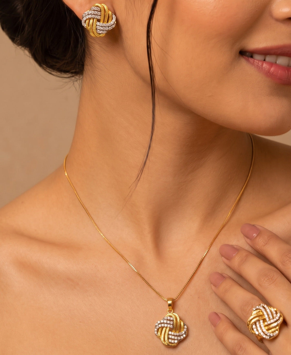 Dazzling Design Gold Plated Crystal Stones Necklace Set for Girls/Women