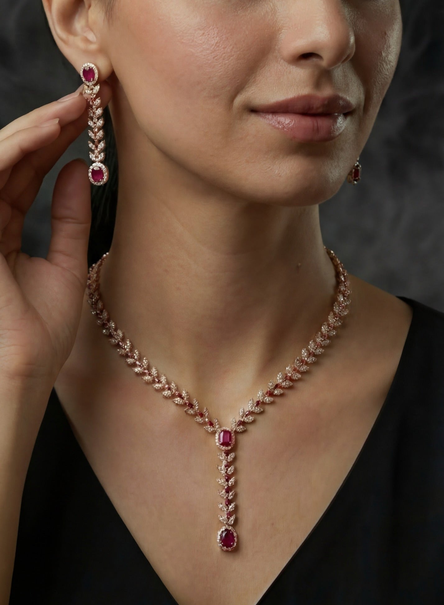 Stylish Design Gold Plated Crystal Stones Necklace Set for Girls/Women