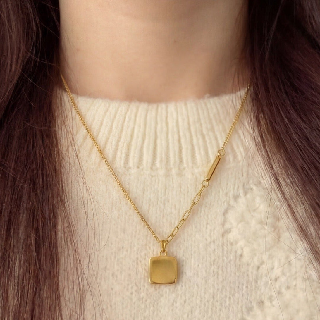 Charming Unique Design Gold Plated Pendant for Girls/Women