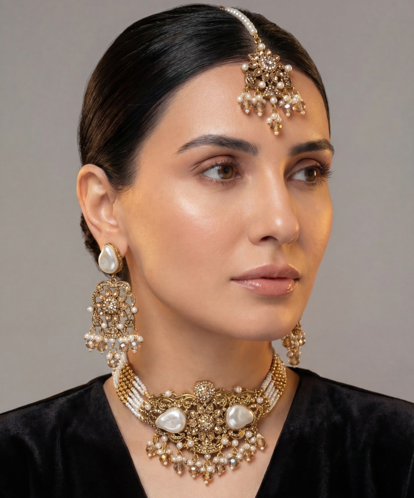 Dazzling Unique Design Gold Plated Crystal Stones Necklace Set for Girls/Women