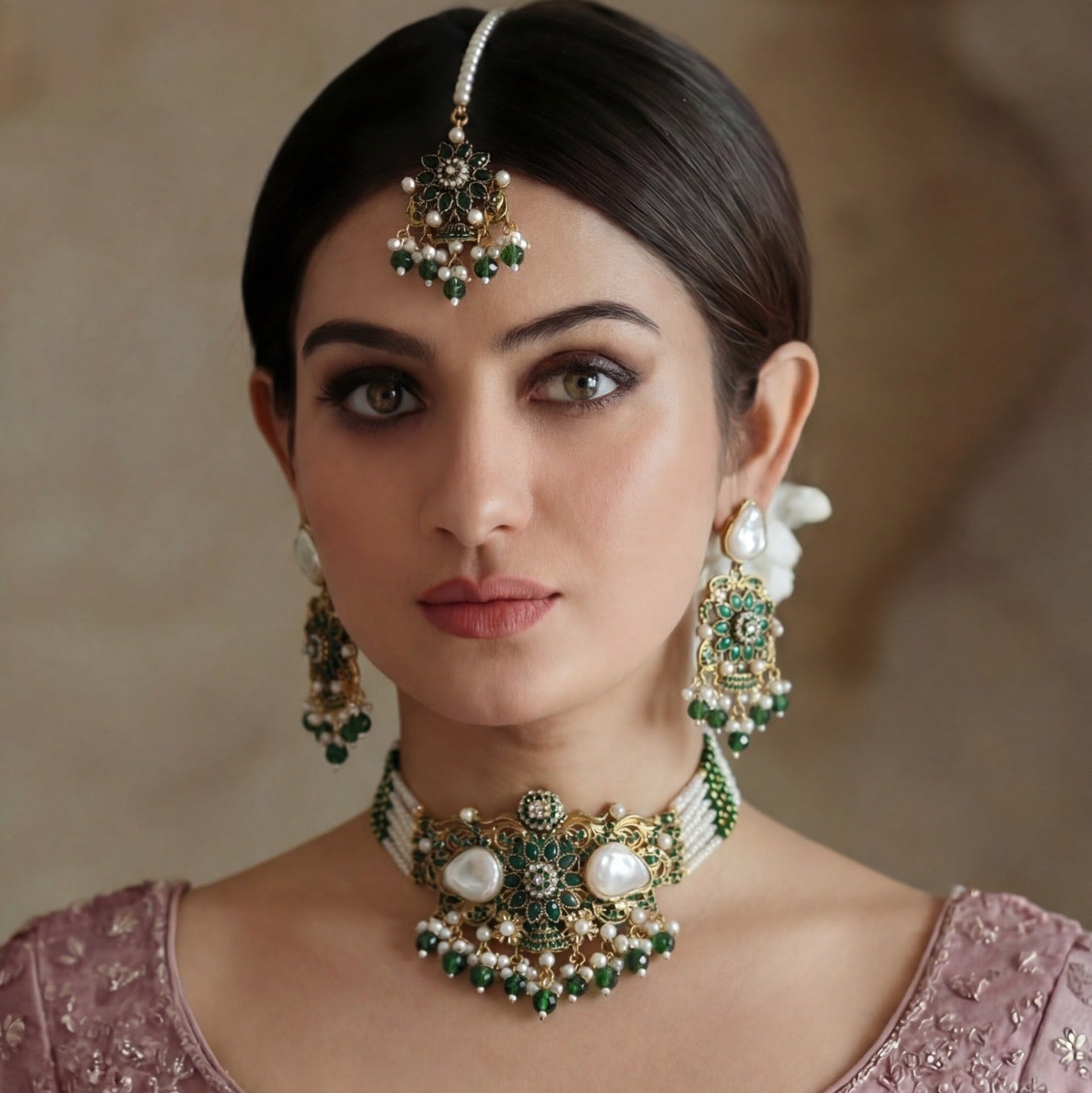 Dazzling Unique Design Gold Plated Crystal Stones Necklace Set for Girls/Women