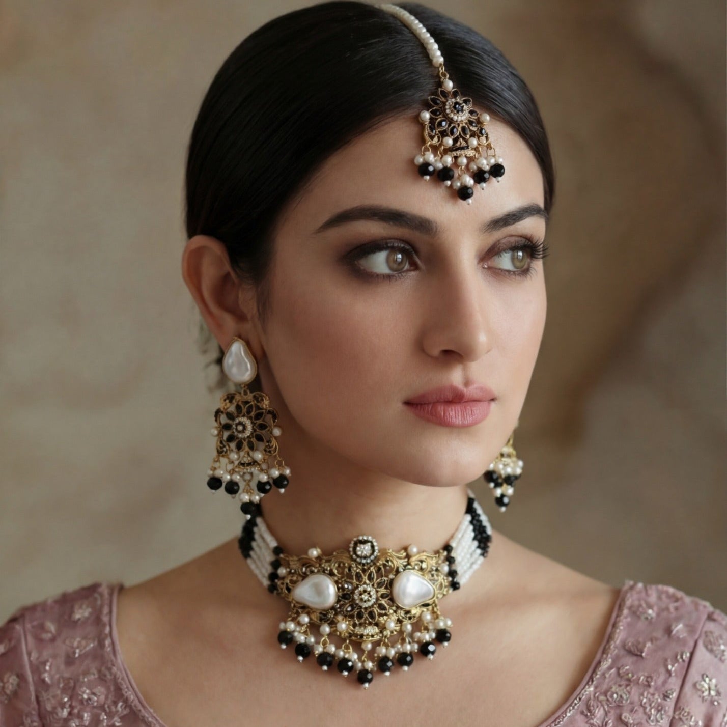 Dazzling Unique Design Gold Plated Crystal Stones Necklace Set for Girls/Women