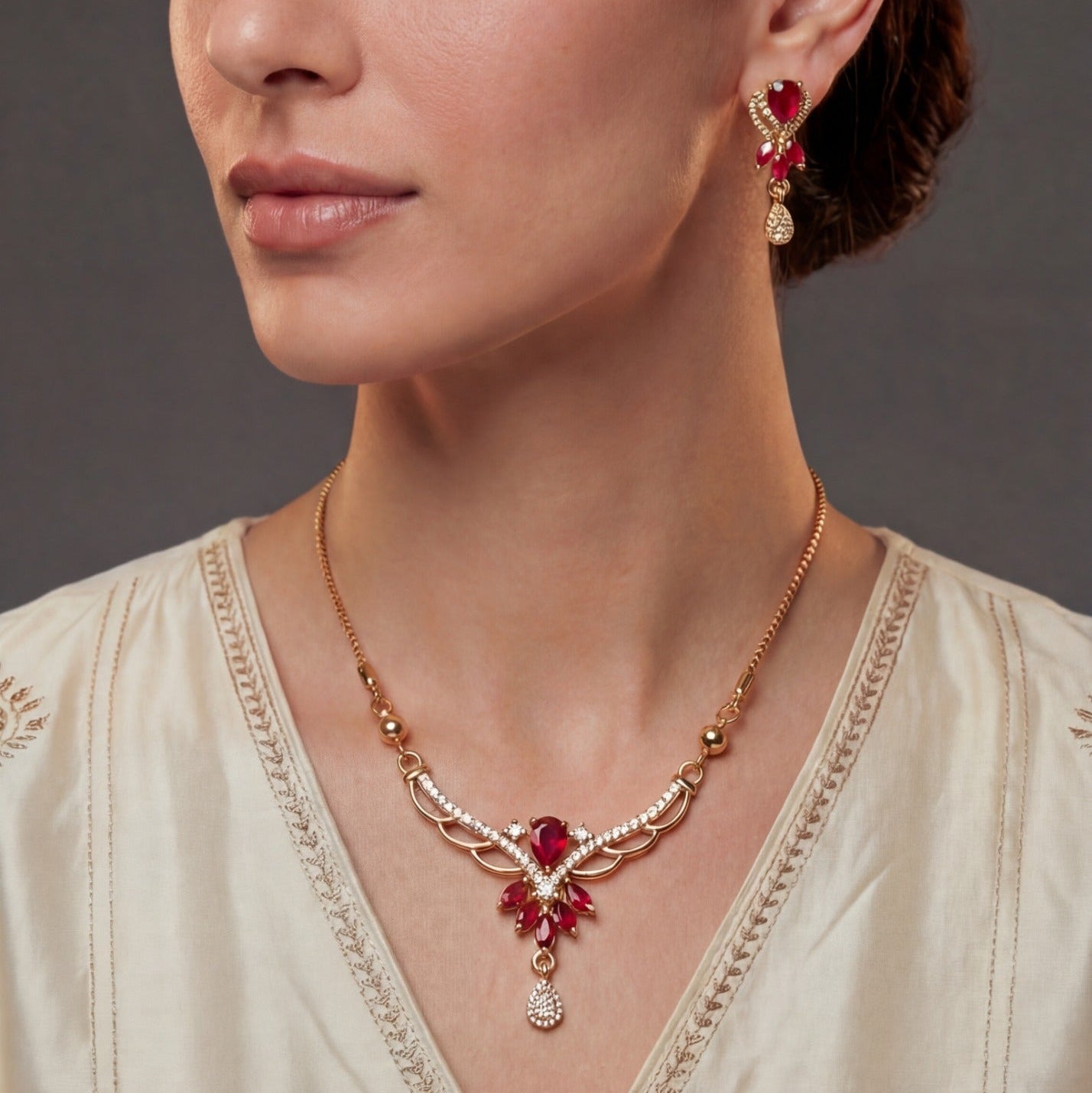 Stylish Design Gold Plated Crystal Stones Necklace Set for Girls/Women