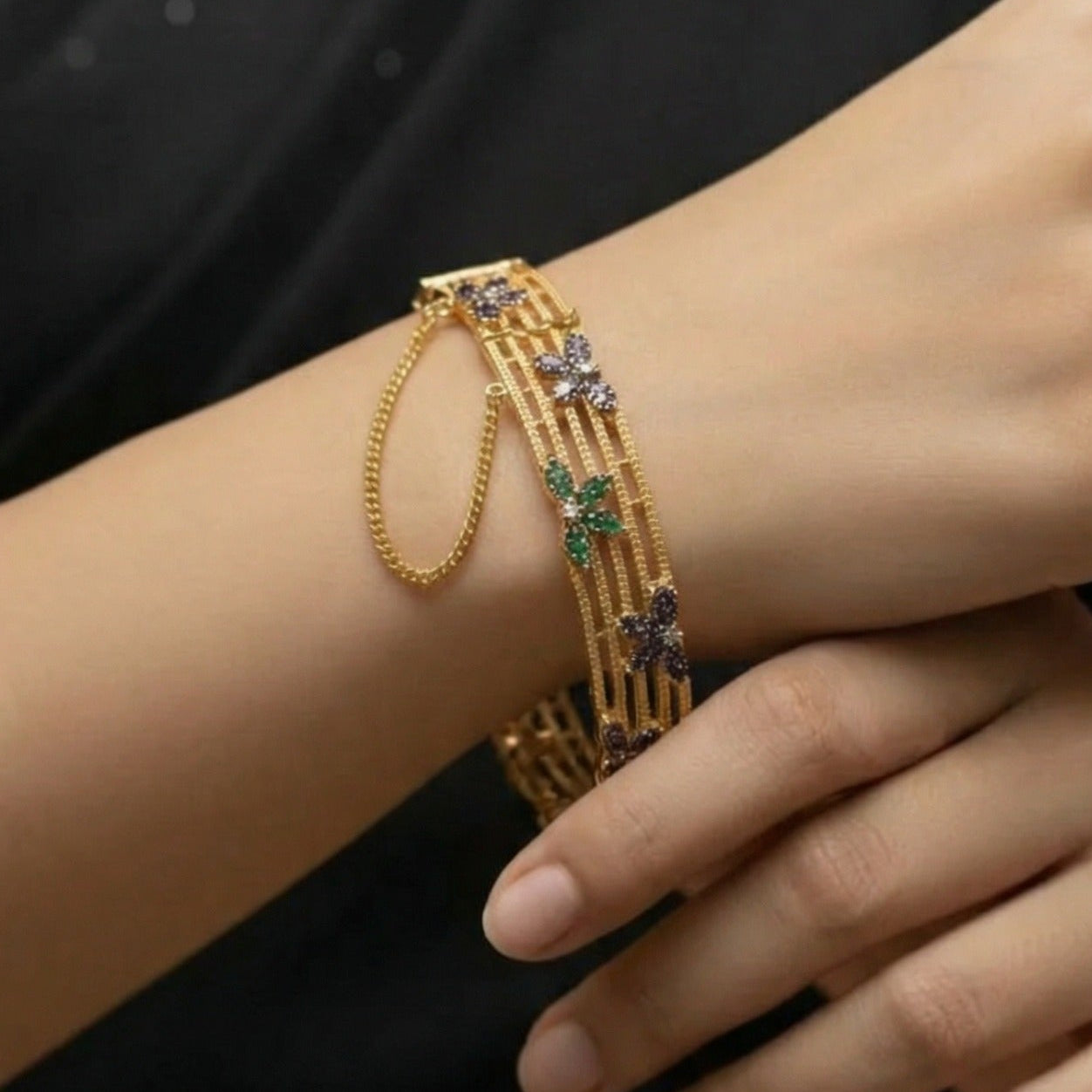 Charming Unique Design Gold Plated Crystal Stones Bangle for Girls/Women