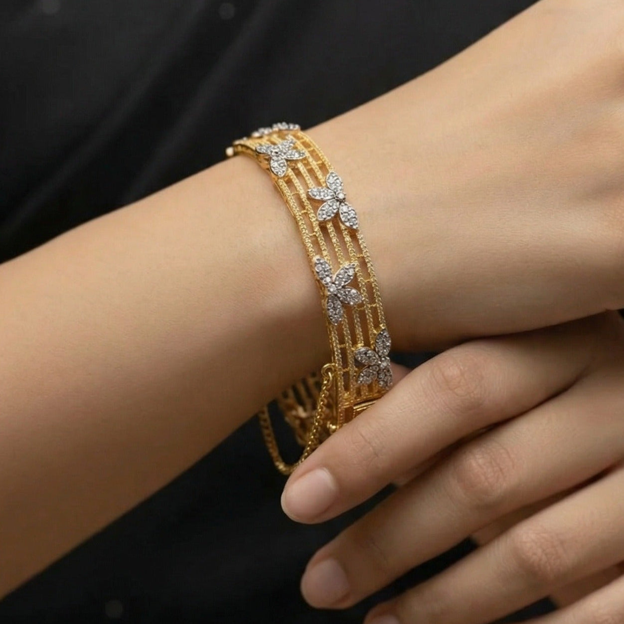 Charming Unique Design Gold Plated Crystal Stones Bangle for Girls/Women