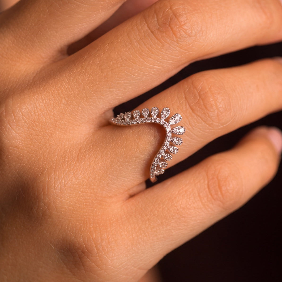 Beautiful Design Silver Plated Crystal Stones Ring For Girls/Women