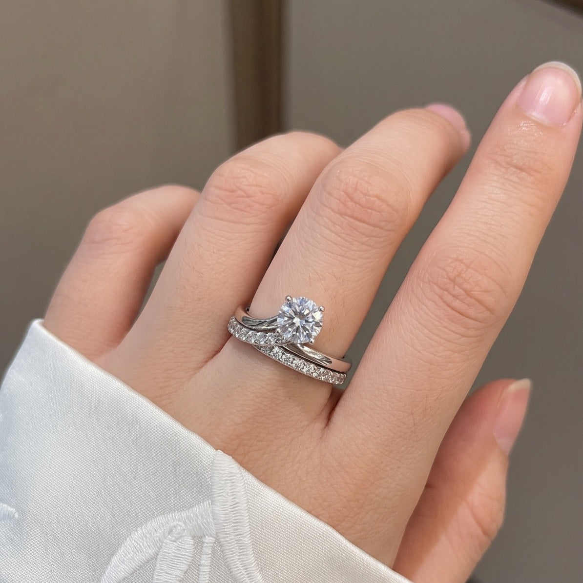 Glamorous Unique Design Silver Plated Crystal Stones Ring For Girls/women