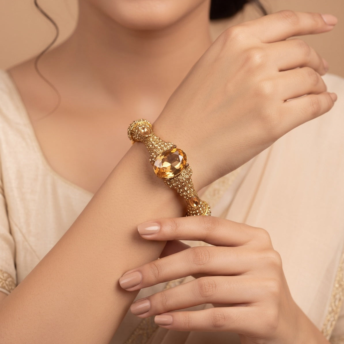 Glamorous Design Gold Plated Crystal Stones Bangle For Girls/women