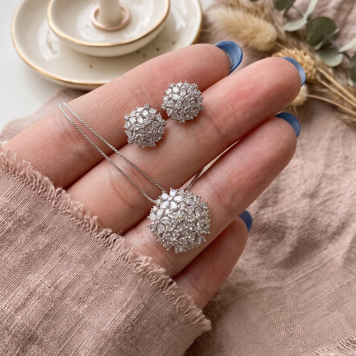 Beautiful Design Silver Plated Crystal Stones Necklace Set for Girls/Women