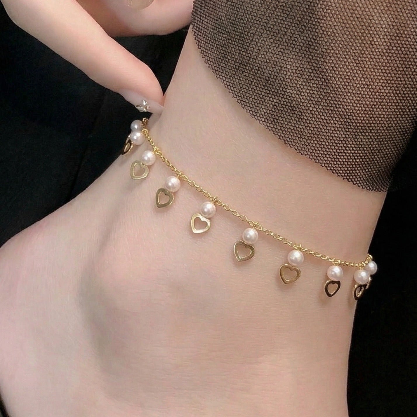 Glamorous Unique Heart Design Gold Plated Pearls Anklet for Girls/Women