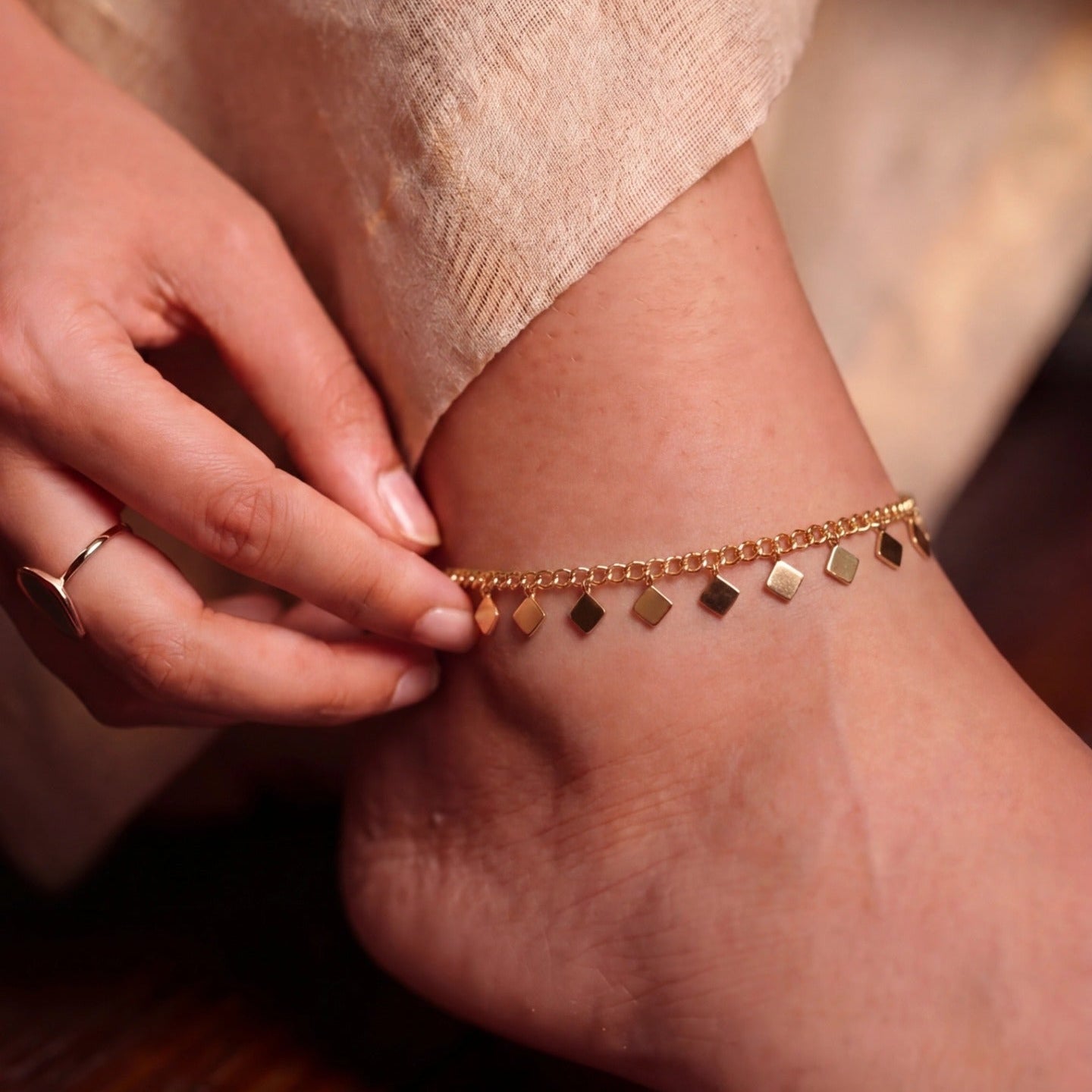 Dazzling Unique Design Gold Plated Anklet for Girls/Women