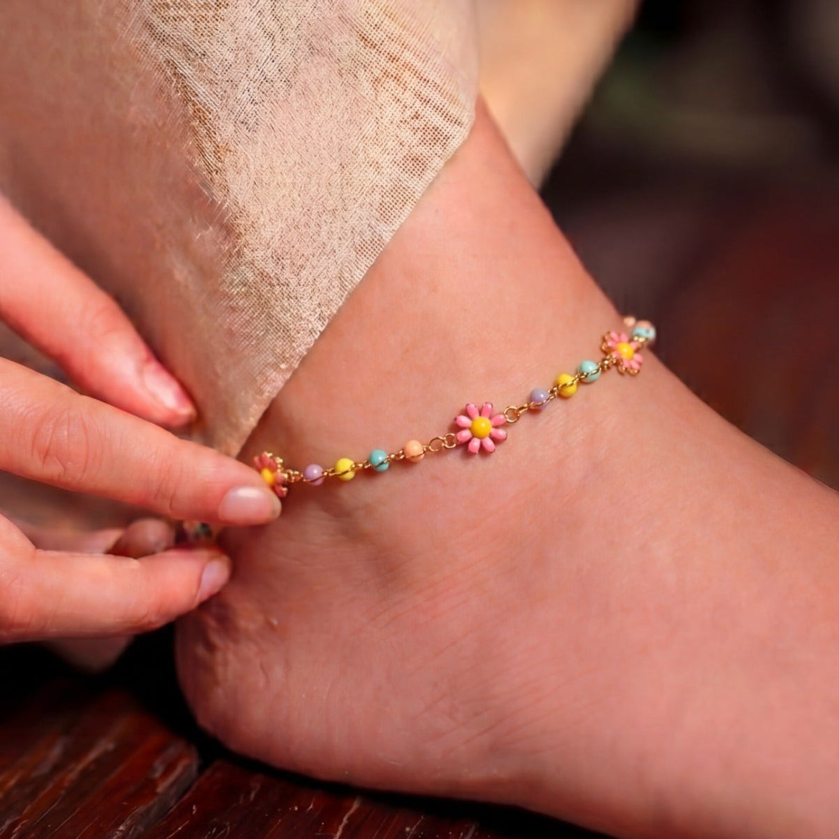 Luminous Unique Design Gold Plated Anklet for Girls/Women