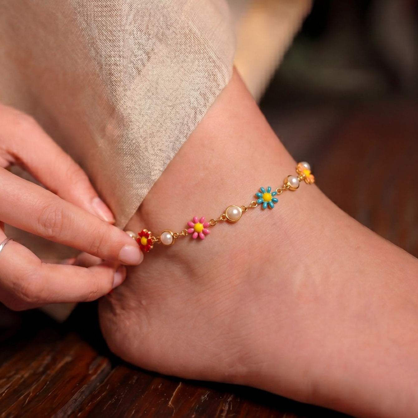 Stylish Unique Design Gold Plated Pearls Anklet for Girls/Women