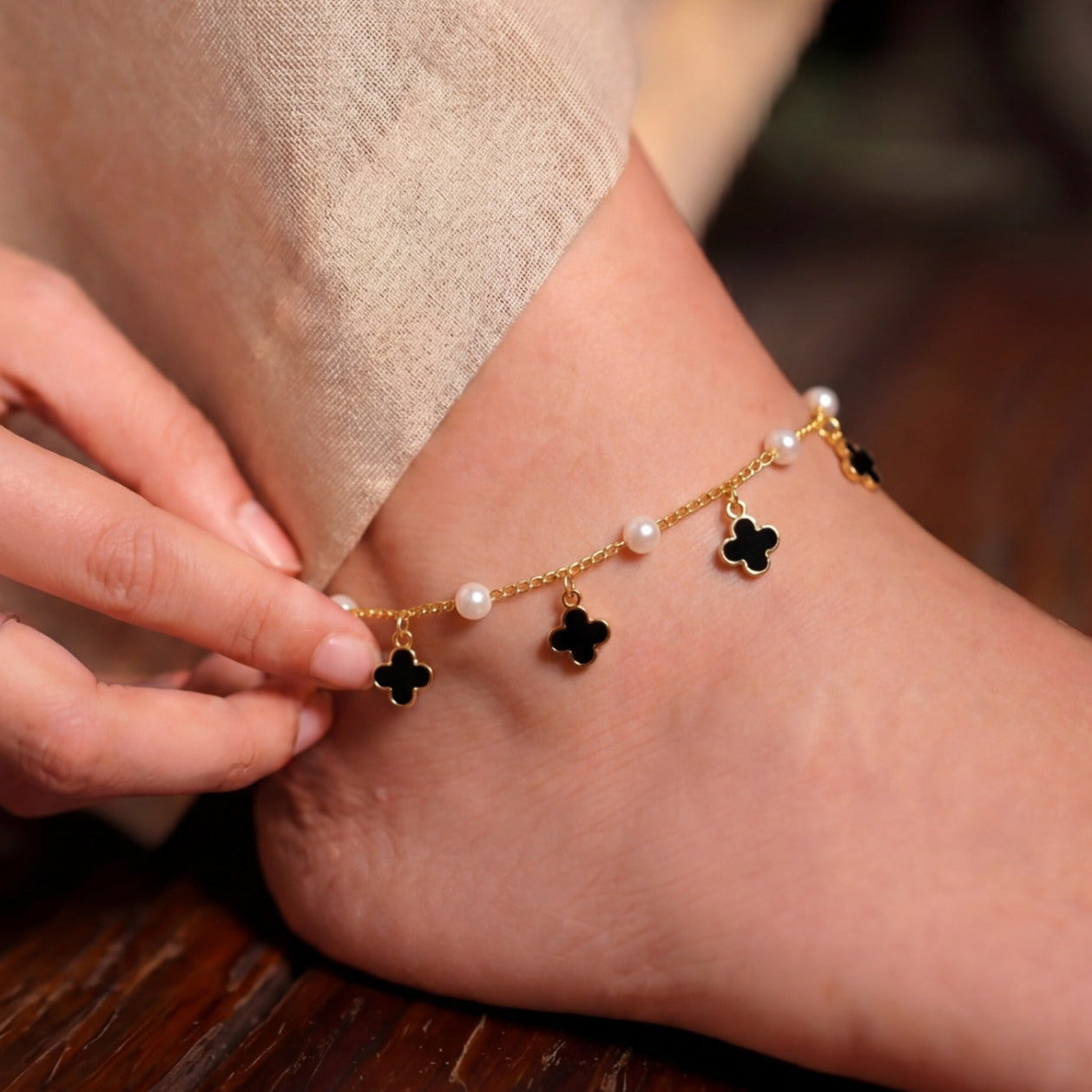Charming Unique Design Gold Plated Pearls Anklet for Girls/Women